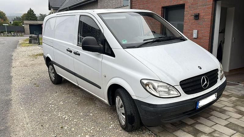 Weiß Gebraucht 2006 Mercedes Vito Van / Kleinbus | 5.499 € (Etwas zu teuer) - Bild 1/4