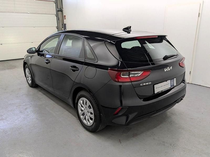 Neu Kia Ceed Vision 140 PS (102 kW) 2025 Weiß Kleinwagen