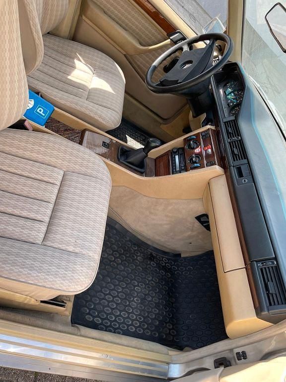 Gebraucht Mercedes 250 94 PS (69 kW) 1991 Gold Limousine