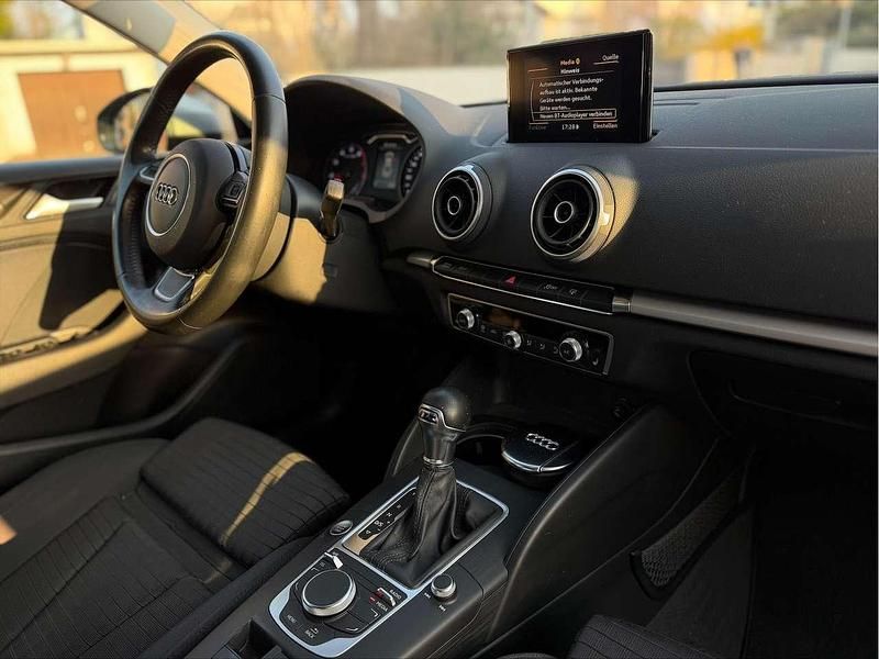 Gebraucht Audi A3 Ambition 150 PS (110 kW) 2015 Grau Limousine