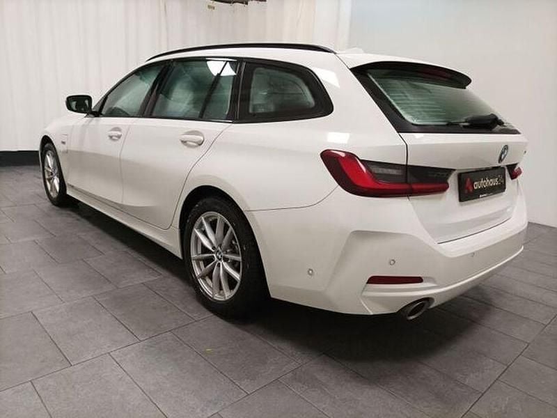 Gebraucht BMW 320e Shadowline 204 PS (150 kW) 2023 Weiß Kombi