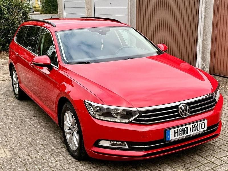 Rot Gebraucht 2019 VW Passat Kombi | 10.750 € (Superpreis) - Bild 1/4