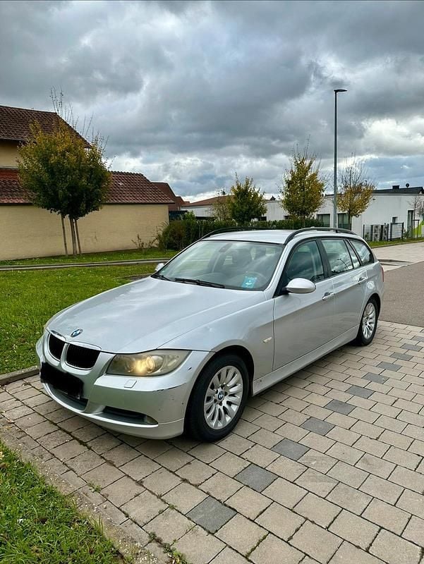 Silber Gebraucht 2007 BMW 318 Sport Line Kombi | 2.200 € (Superpreis) - Bild 1/4