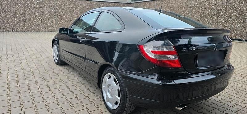 Schwarz Gebraucht 2004 Mercedes C200 Coupé | 2.900 € (Fairer Preis) - Bild 1/4