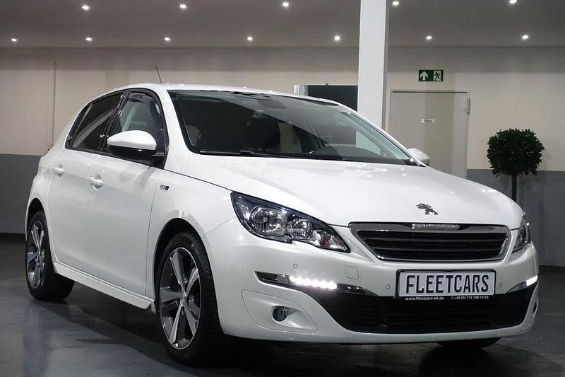 Gebraucht Peugeot 308 Style 120 PS (88 kW) 2017 Weiß Limousine