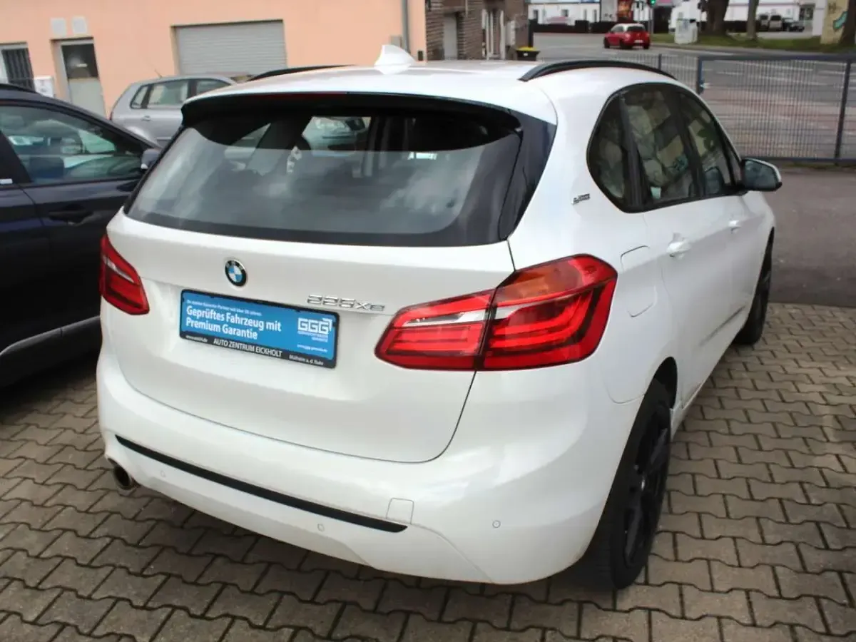 Gebraucht BMW 225 Sport Line 224 PS (164 kW) 2019 Weiß Van / Kleinbus