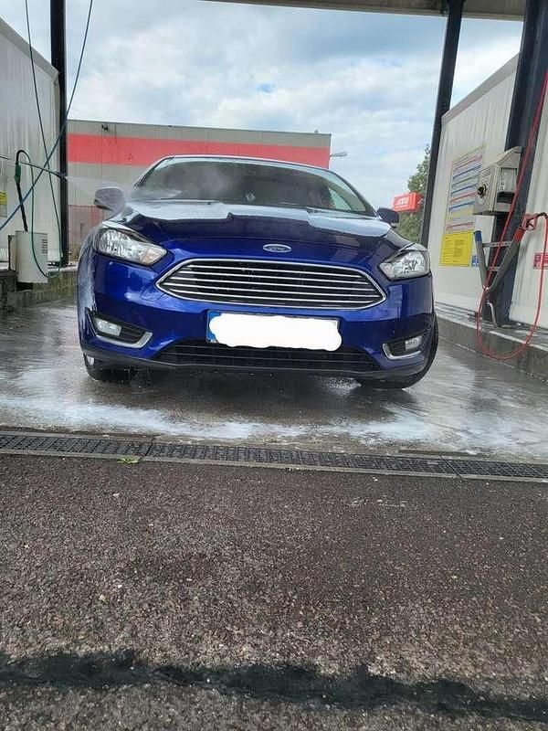 Blau Gebraucht 2015 Ford Focus Titanium Kombi | 6.400 € (Guter Preis) - Bild 1/4