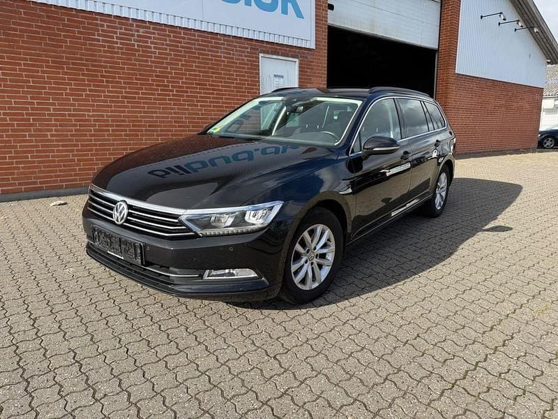 Schwarz Gebraucht 2017 VW Passat Limousine | 9.900 € (Superpreis) - Bild 1/4