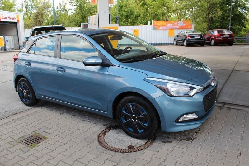 Blau Gebraucht 2017 Hyundai i20 GO! Limousine | 7.999 € (Fairer Preis) - Bild 1/4