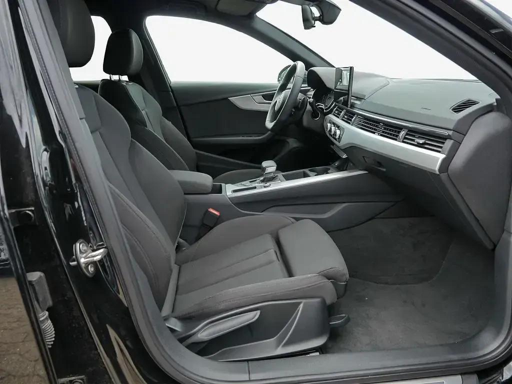 Gebraucht Audi A4 Black Edition 136 PS (100 kW) 2024 Mythosschwarz metallic Kombi