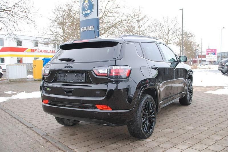 Gebraucht Jeep Compass 131 PS (96 kW) 2024 Solid black SUV