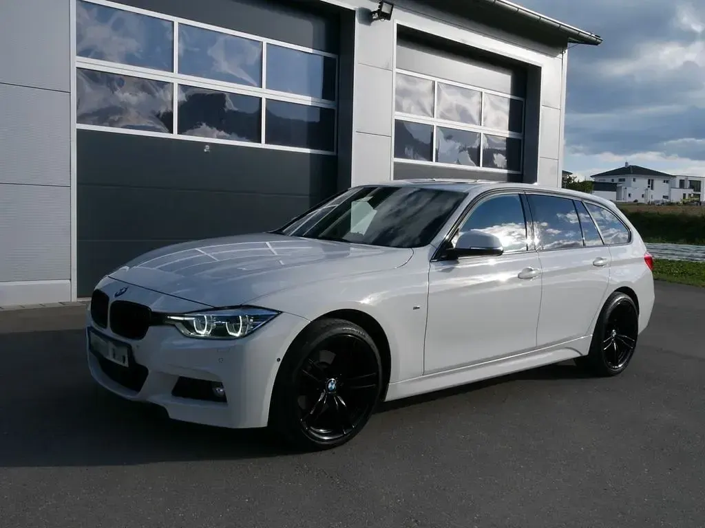 Gebraucht BMW 330 M Sport 258 PS (189 kW) 2017 Weiß Kombi