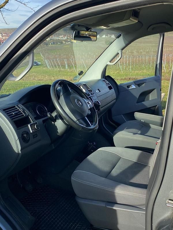 Usata VW Multivan 140 CV (102 kW) 2011 Grigio Monovolume