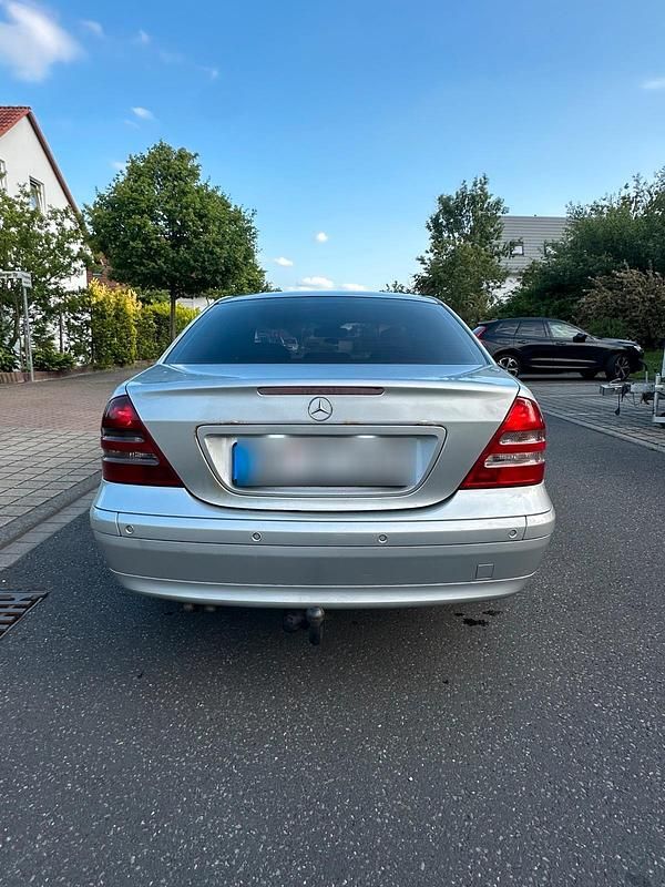 Silber Gebraucht 2002 Mercedes C220 Limousine | 1.550 € (Superpreis) - Bild 1/4