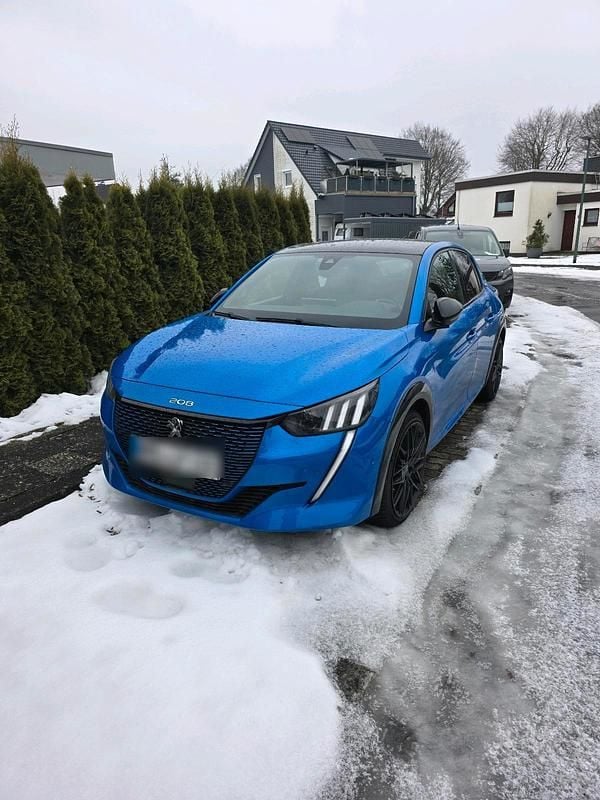 Blau Gebraucht 2020 Peugeot e-208 GT Kleinwagen | 13.000 € (Guter Preis) - Bild 1/3