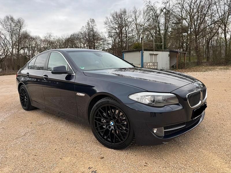 Gebraucht BMW 523 204 PS (150 kW) 2010 Blau Limousine