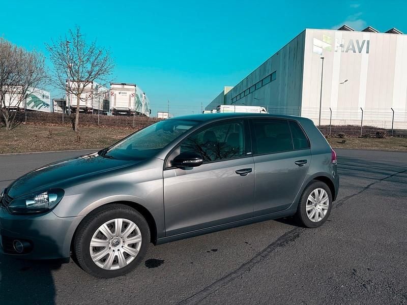 Gebraucht VW Golf VI 105 PS (77 kW) 2012 Grau Kleinwagen