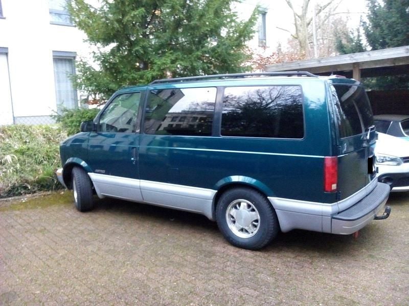 Grün Gebraucht 1997 Chevrolet Astro Van / Kleinbus | 2.700 € - Bild 1/4