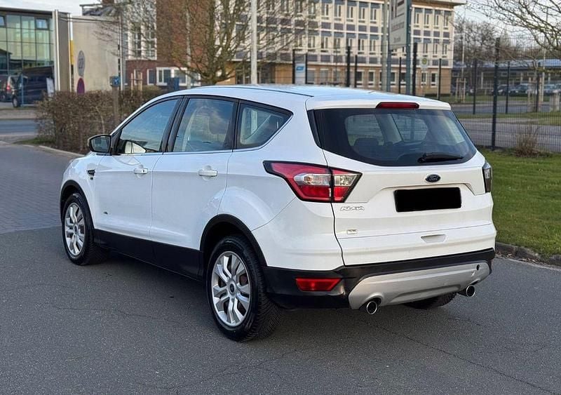 Gebraucht Ford Kuga 150 PS (110 kW) 2018 Weiß SUV