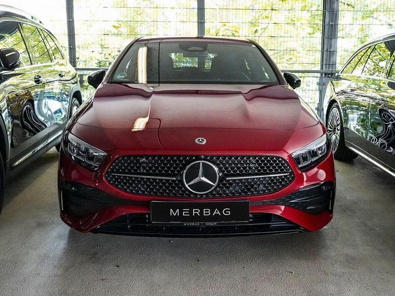 Gebraucht Mercedes A200 AMG 222 PS (163 kW) 2025 Patagonienrot bright Limousine