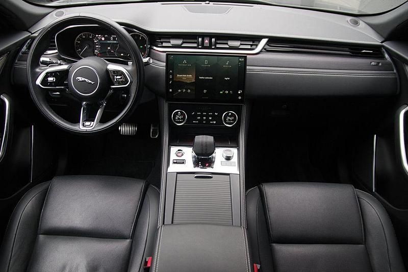 Gebraucht Jaguar F-Pace R-Dynamic 300 PS (220 kW) 2022 Carpathian grey SUV