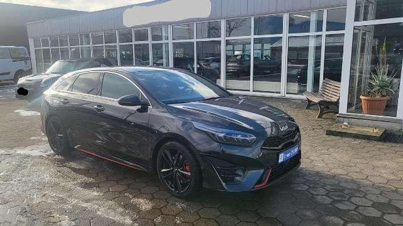 Gebraucht Kia ProCeed GT 204 PS (150 kW) 2023 (1k) zilinaschwarz met. (metallic) Kombi