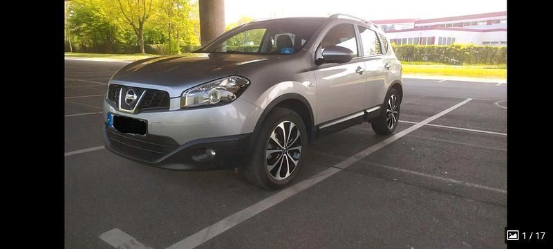 Grau Gebraucht 2013 Nissan Qashqai 360º SUV | 9.399 € (Fairer Preis) - Bild 1/4