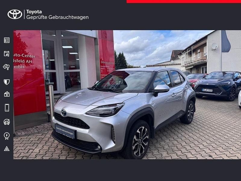 Silber Gebraucht 2022 Toyota Yaris Cross Team SUV | 22.480 € (Fairer Preis) - Bild 1/4