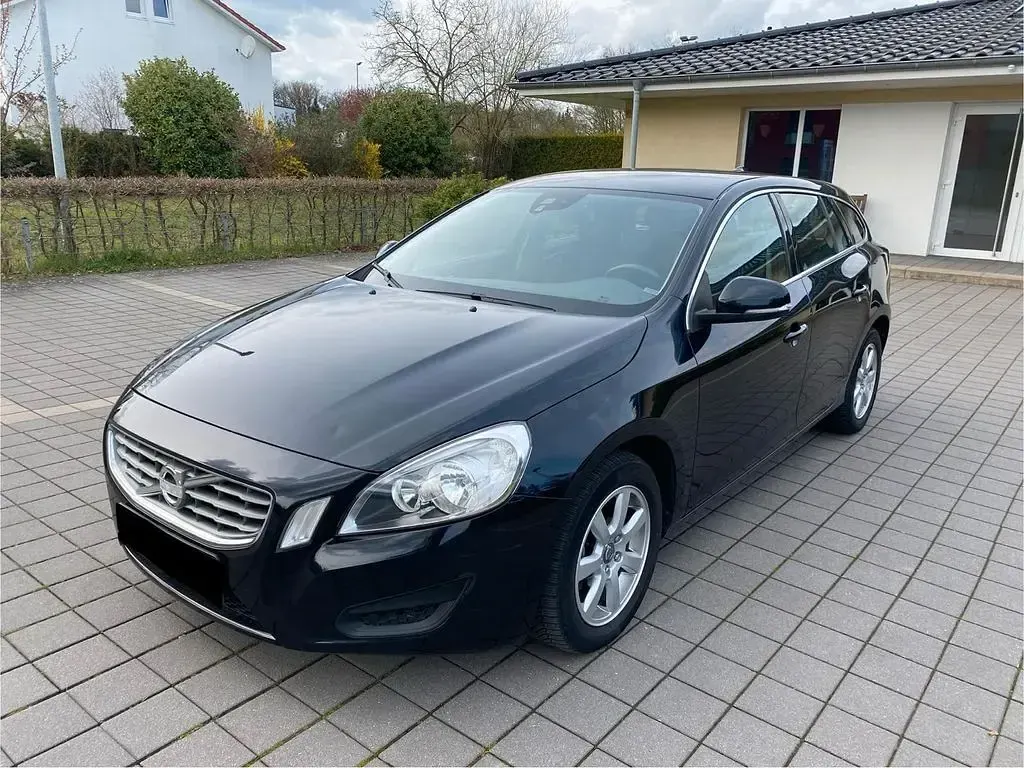 Gebraucht Volvo V60 Momentum 163 PS (119 kW) 2011 Schwarz Kombi
