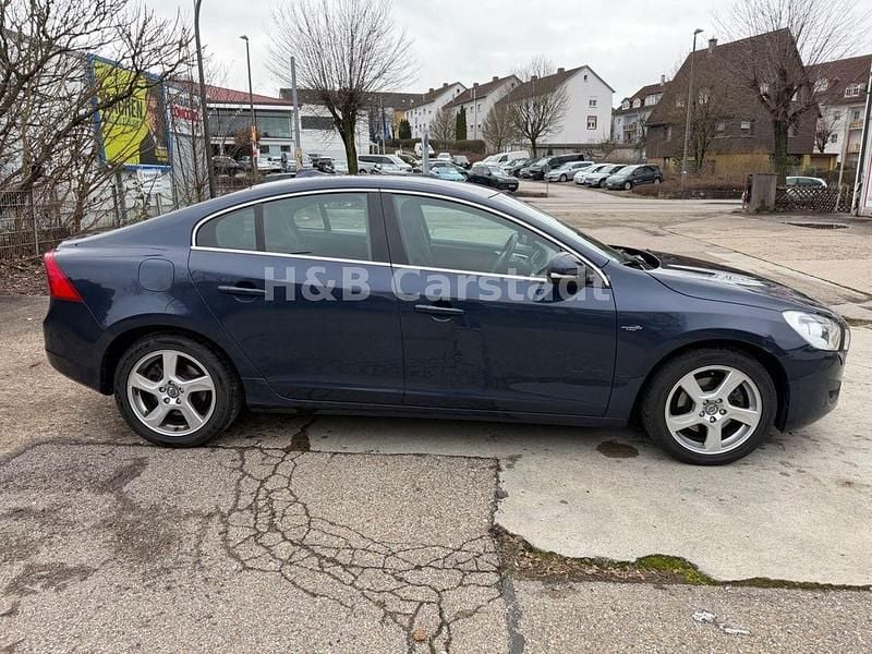 Gebraucht Volvo S60 Momentum 114 PS (83 kW) 2011 Blau Limousine