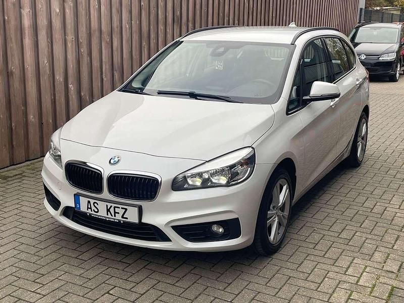 Mineralweiss Gebraucht 2017 BMW 218 Advantage Van / Kleinbus | 13.990 € (Fairer Preis) - Bild 1/4