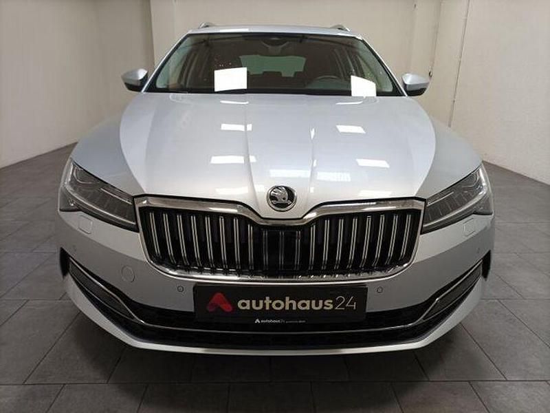 Gebraucht Skoda Superb Style 150 PS (110 kW) 2022 Silber Kombi