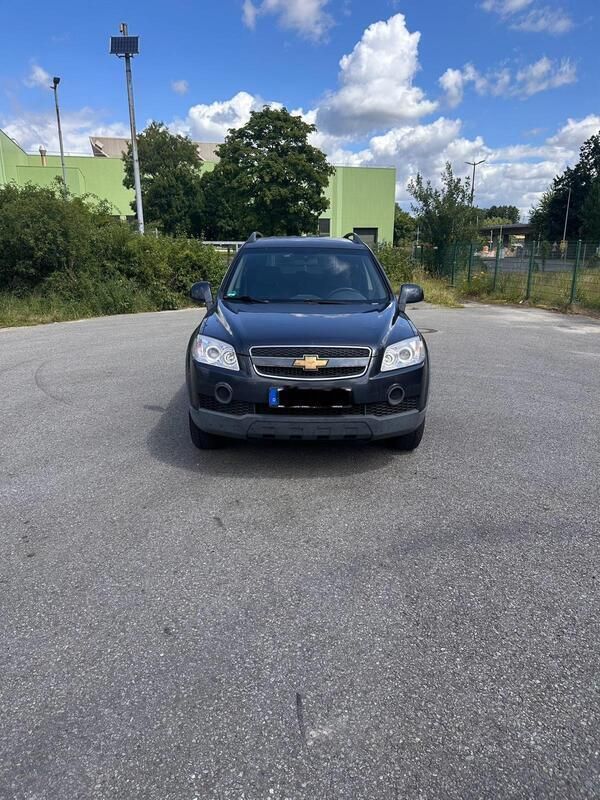 Grau Gebraucht 2009 Chevrolet Captiva SUV | 2.500 € (Superpreis) - Bild 1/4