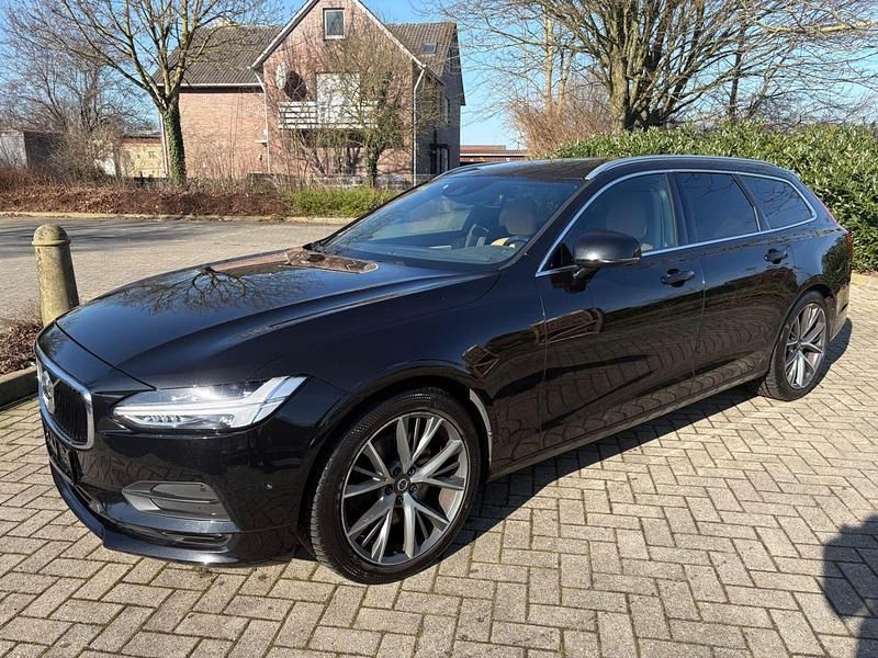 Second-hand Volvo V90 Momentum 254 CP (186 kW) 2017 Negru Break