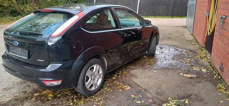 Schwarz Gebraucht 2010 Ford Focus Coupé | 1.199 € (Superpreis) - Bild 1/4