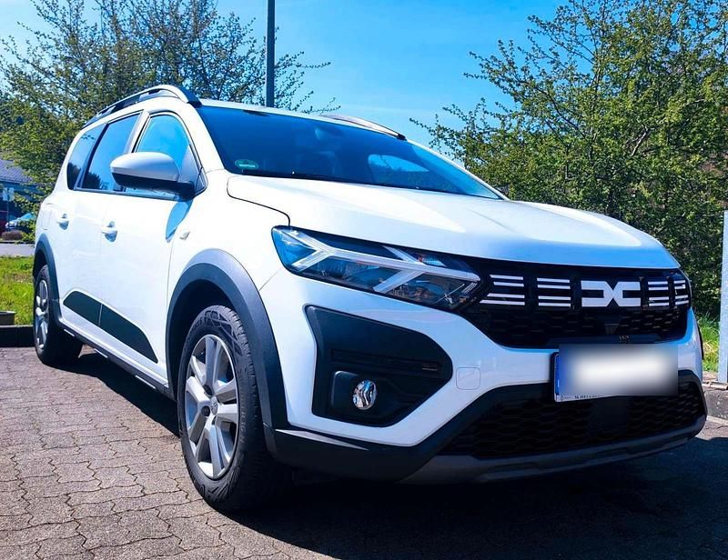 Weiß Gebraucht 2023 Dacia Jogger Expression Van / Kleinbus | 15.900 € (Guter Preis) - Bild 1/4
