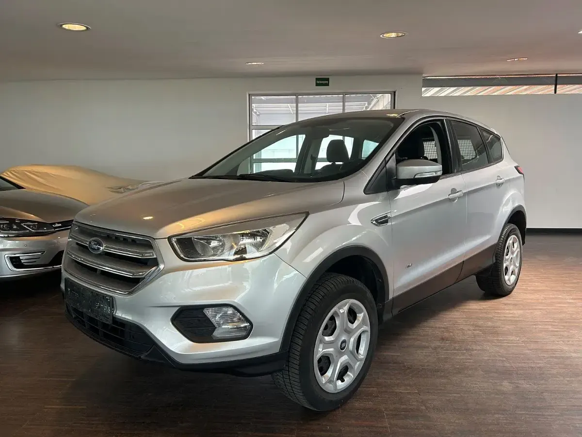 Gebraucht Ford Kuga Trend 150 PS (110 kW) 2018 Silber SUV
