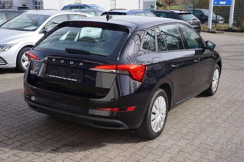 Gebraucht Skoda Scala Cool Plus 95 PS (69 kW) 2022 Schwarzmagic perleffekt Kleinwagen