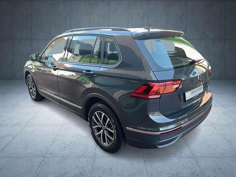 Gebraucht VW Tiguan Life 150 PS (110 kW) 2023 Grau SUV