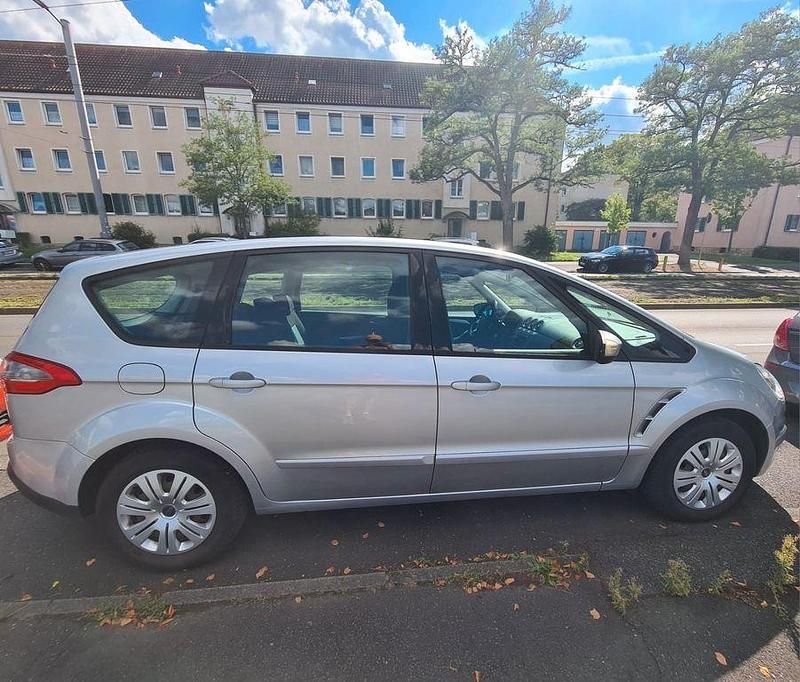 Silber Gebraucht 2011 Ford S-MAX S Van / Kleinbus | 5.700 € (Guter Preis) - Bild 1/4