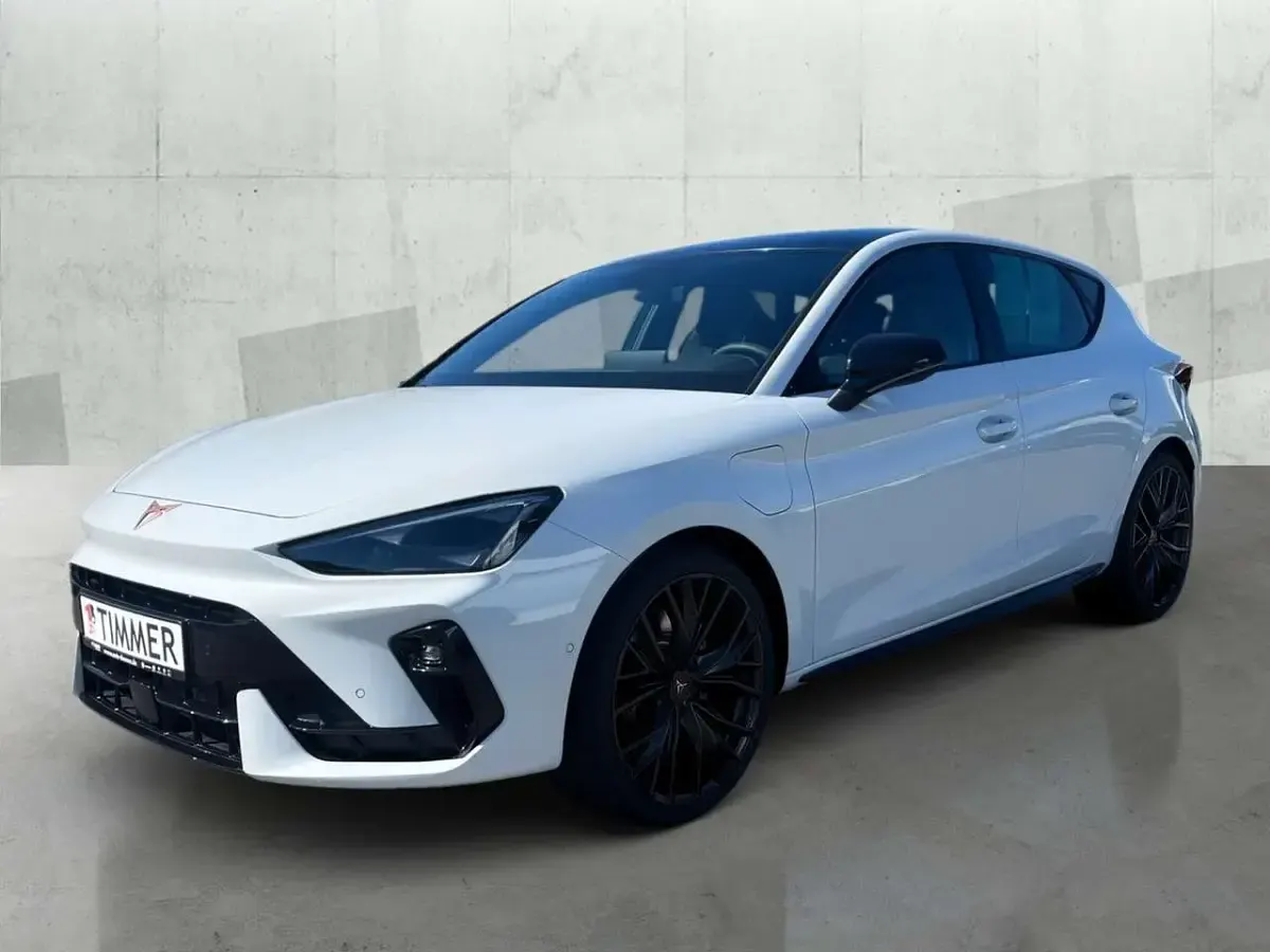 Neu Cupra Leon VZ 272 PS (200 kW) 2026 Weiß Limousine