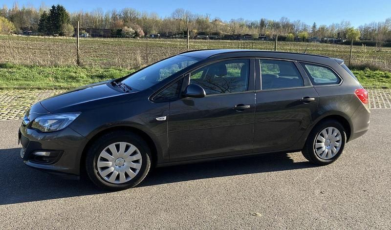 Gebraucht Opel Astra Selection 116 PS (85 kW) 2015 Grau Kombi