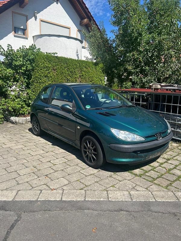 Grün Gebraucht 2005 Peugeot 206 Kleinwagen | 1.000 € (Guter Preis) - Bild 1/4