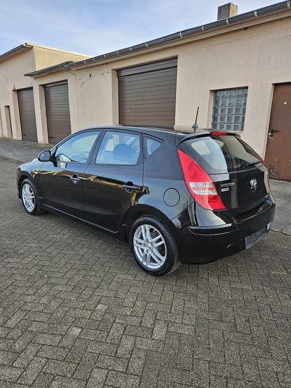 Gebraucht Hyundai i30 Edition 90 PS (66 kW) 2012 Schwarz Limousine