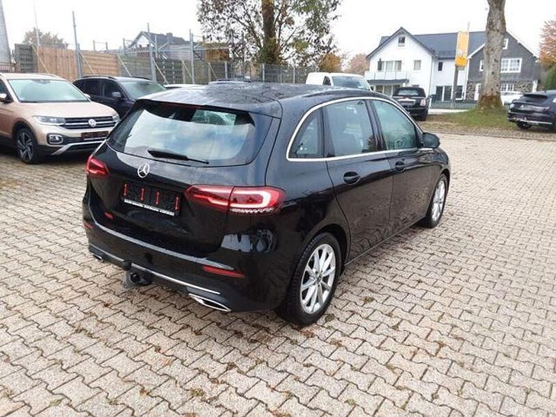 Gebraucht Mercedes B200 Progressive 163 PS (119 kW) 2022 Schwarz Van / Kleinbus