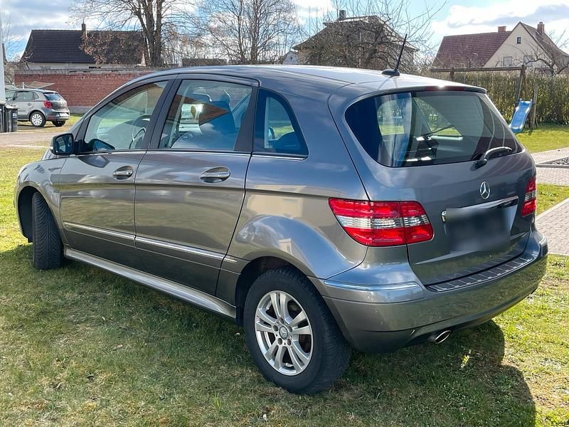 Gebraucht Mercedes B180 116 PS (85 kW) 2010 Grau Van / Kleinbus