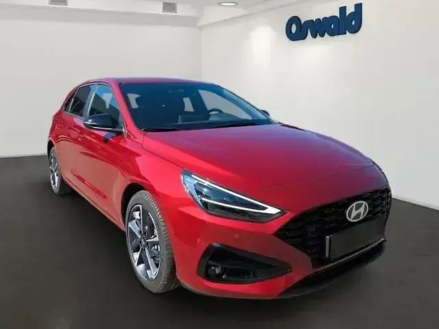 Neu Hyundai i30 Advantage 140 PS (102 kW) 2025 Ultimate red / met Limousine