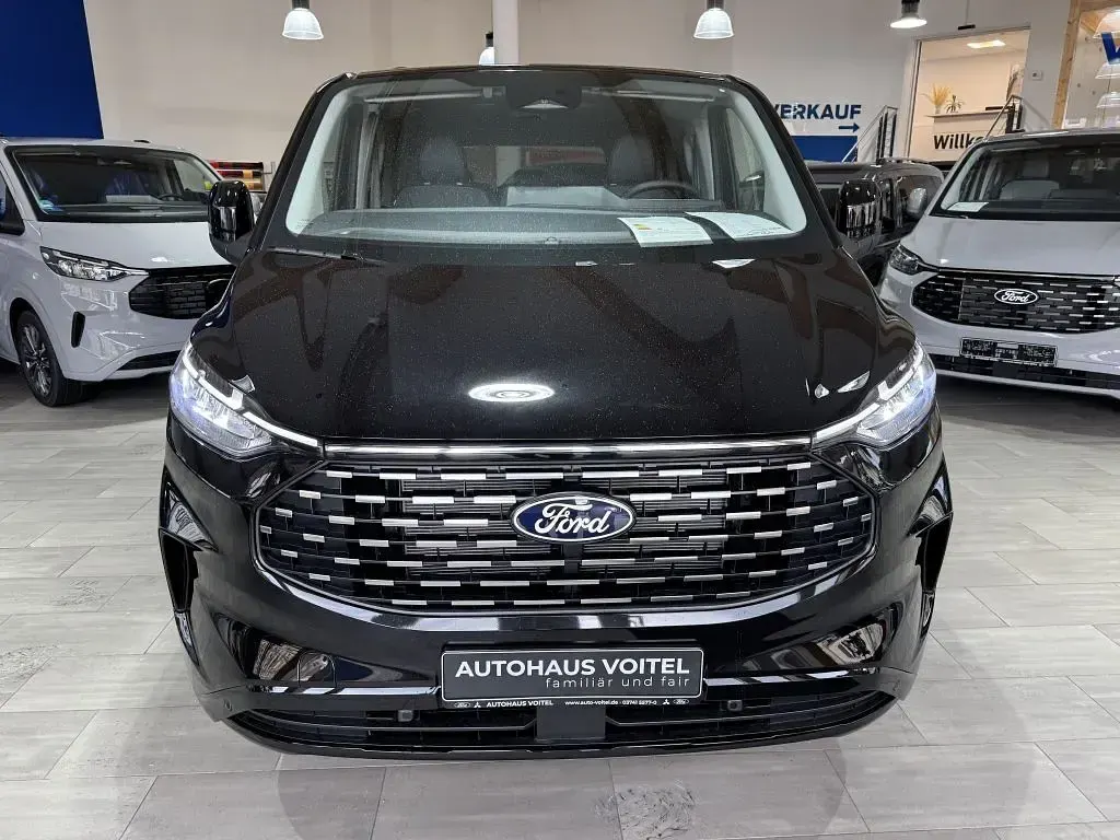 Neu Ford Tourneo Titanium 150 PS (110 kW) 2025 Schwarz Van / Kleinbus