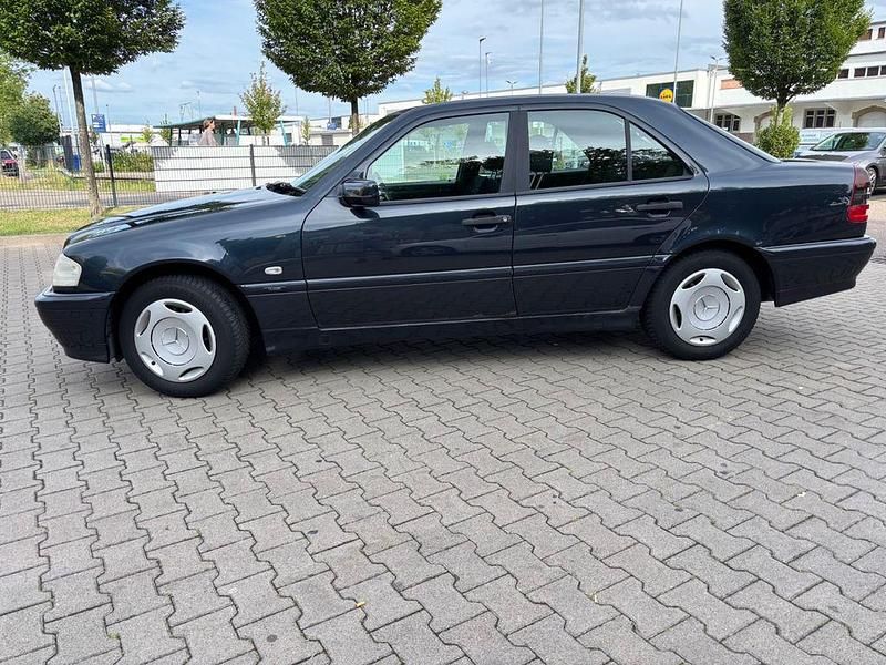 Schwarz Gebraucht 1998 Mercedes C180 Classic Limousine | 3.999 € (Fairer Preis) - Bild 1/4