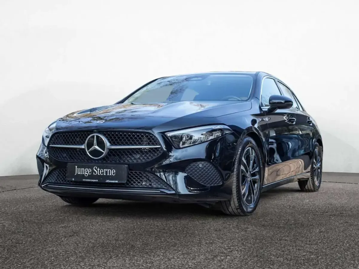 Gebraucht Mercedes A200 Progressive 150 PS (110 kW) 2024 Schwarz kosmosschwarz metallic Limousine